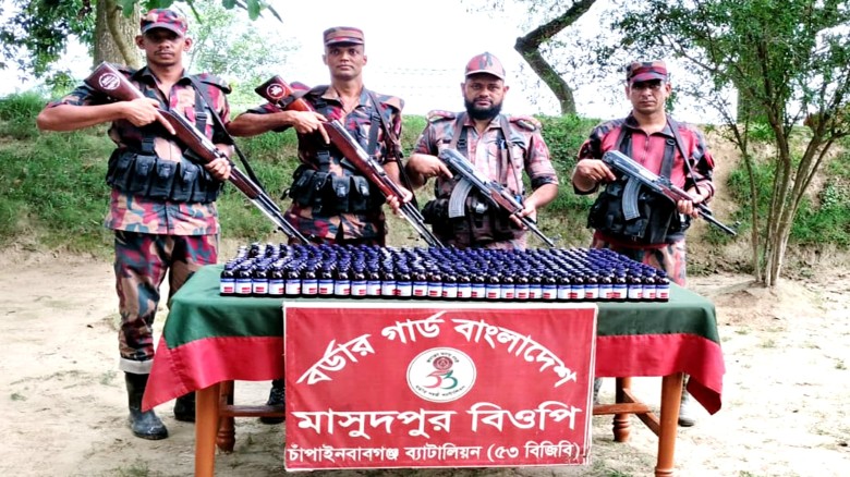 চাঁপাইনবাবগঞ্জে বিজিবি কর্তৃক মাদকদ্রব্য উদ্ধার...